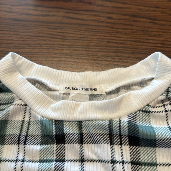 Caution to the wind checkered crop top - Picture 3 of 8